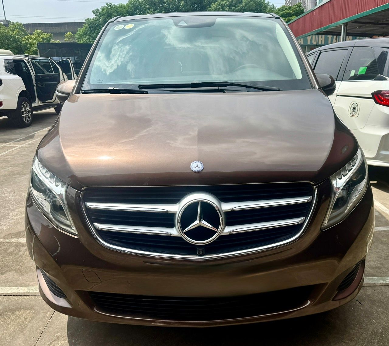Hình ảnh xe Mercedes V220d sx 2015, máy dầu cực tiết kiệm