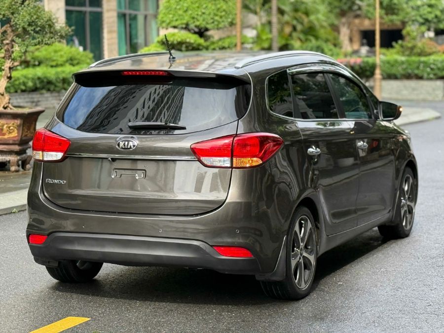 Hình ảnh xe Rondo xăng 1 chủ 2015 chất hơn nước cất. 1 chủ từ mới