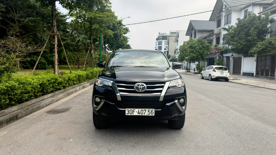 Hình ảnh xe Toyota Fotuner nhập khẩu sản xuất 2018 máy xăng 1 cầu