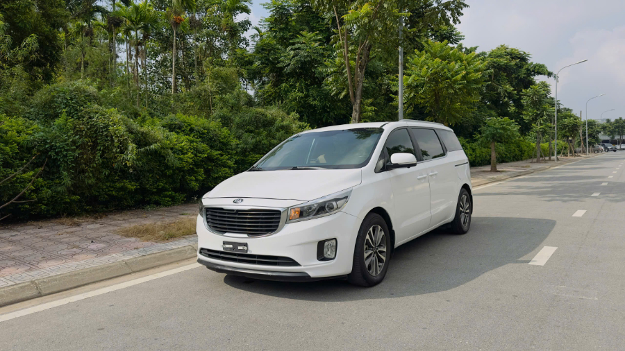 Hình ảnh xe Kia Sedona 2.2L DAT sản xuất 2017 máy dầu
