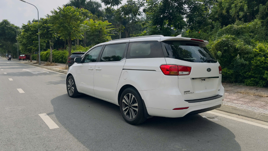 Hình ảnh xe Kia Sedona 2.2L DAT sản xuất 2017 máy dầu