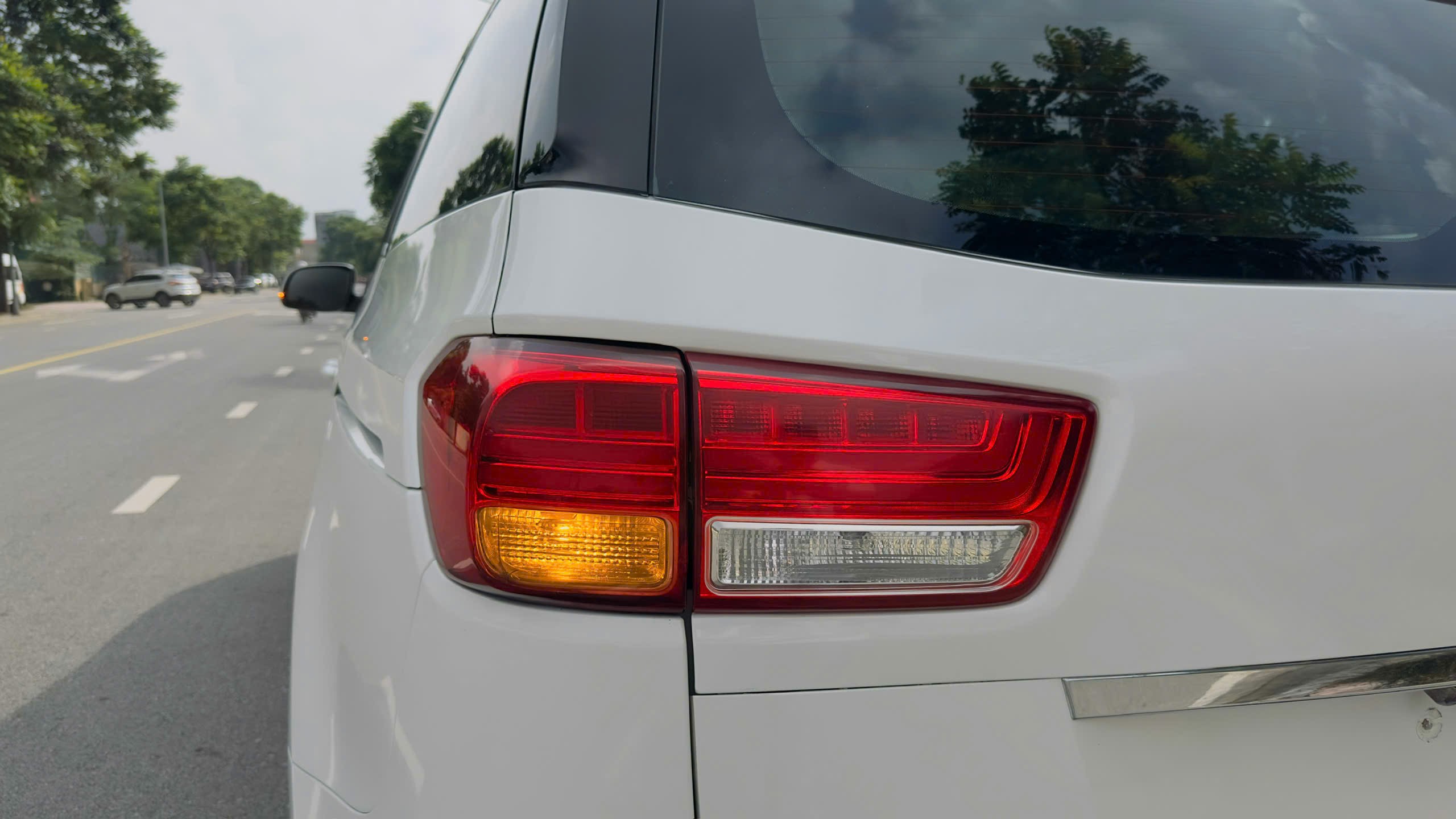 Hình ảnh xe Kia Sedona 2.2L DAT sản xuất 2017 máy dầu