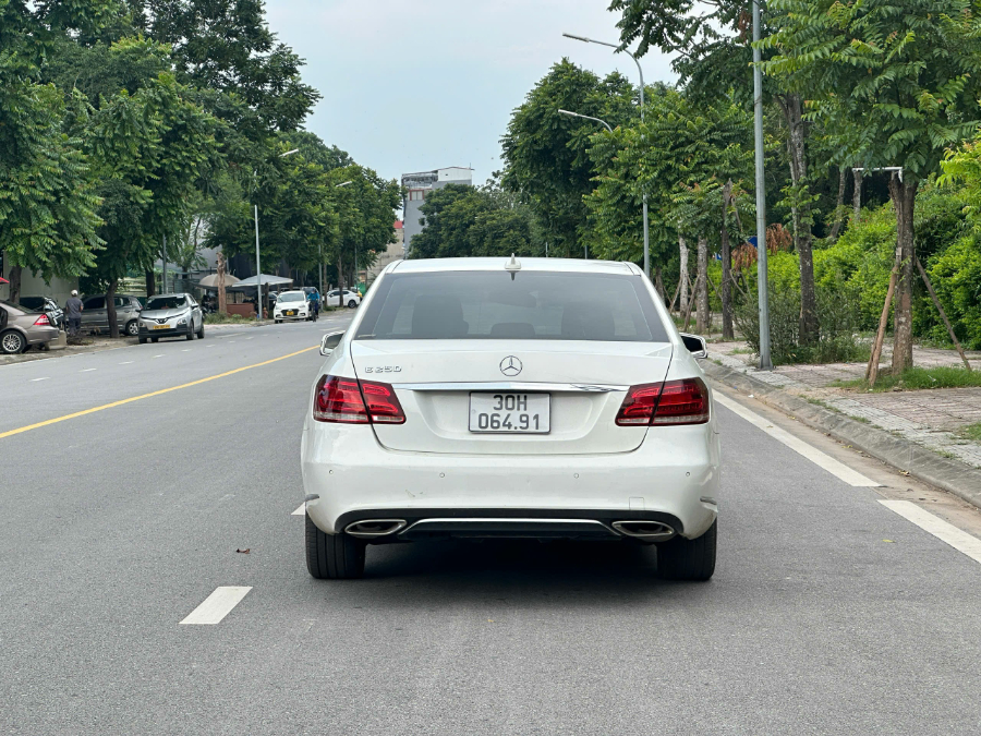 Hình ảnh xe Mercedes E250 sản xuất 2014 Màu trắng,nội thất đen