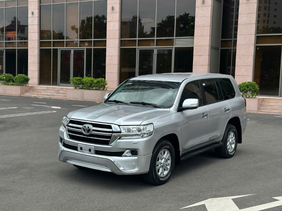 Hình ảnh xe Land Cruiser 4.6 sản xuất 2015