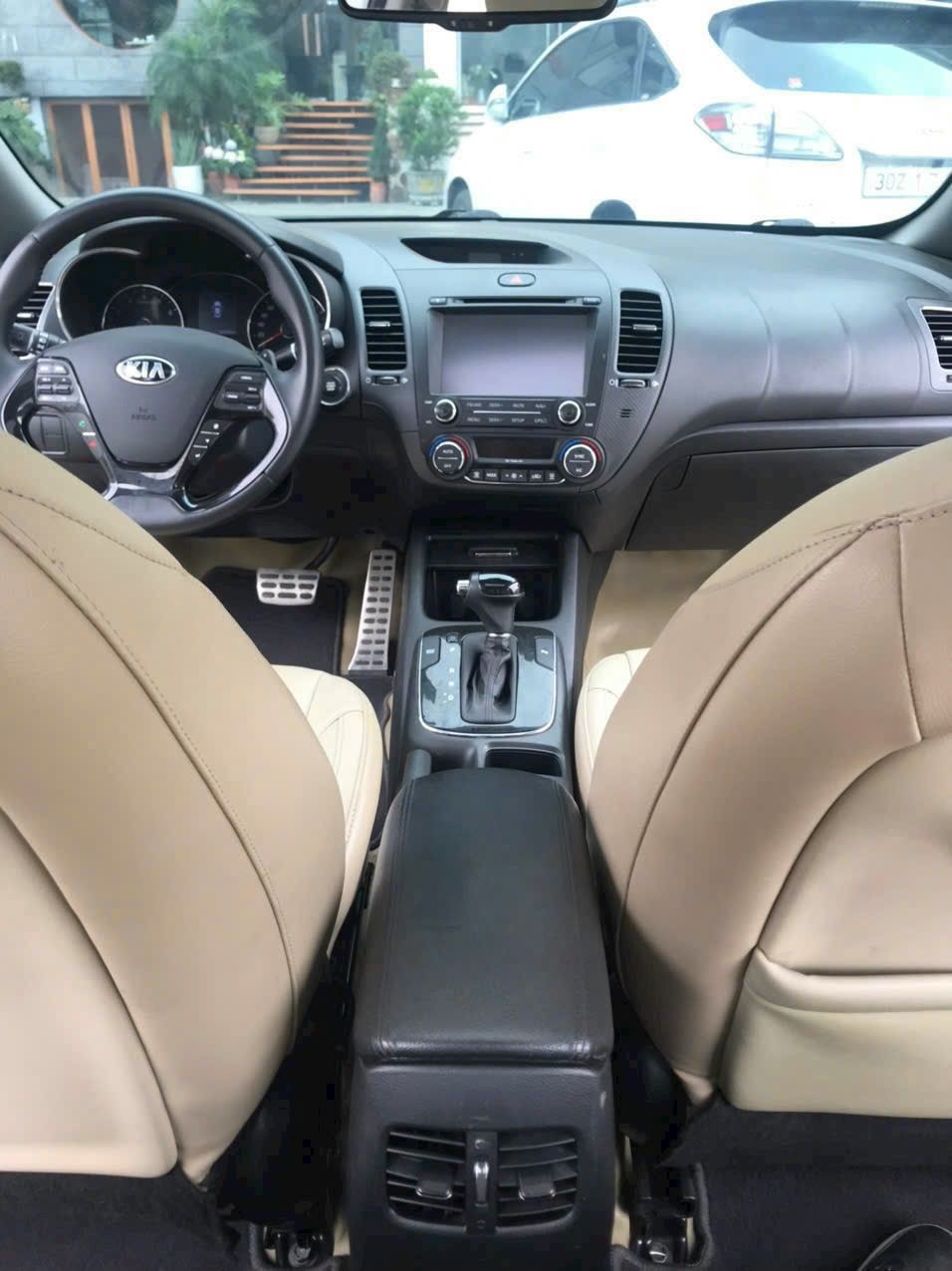 Hình ảnh xe Kia cerato 1.6 AT màu trắng sx 2018 đi 62.000 km