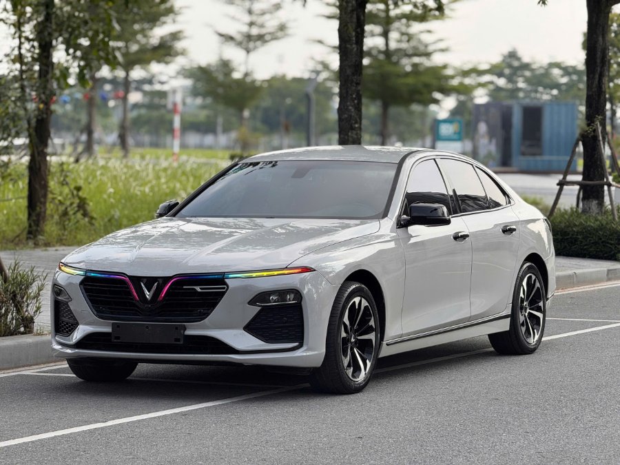 Hình ảnh xe Lux A Base Nâu 2021 đi 7,2 vạn