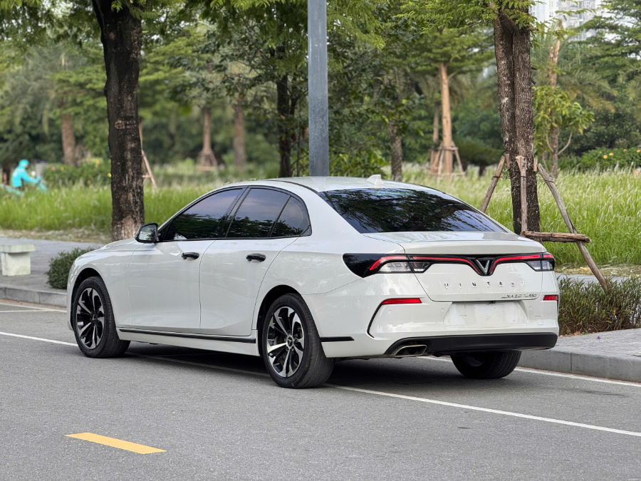Hình ảnh xe Lux A Base Nâu 2021 đi 7,2 vạn