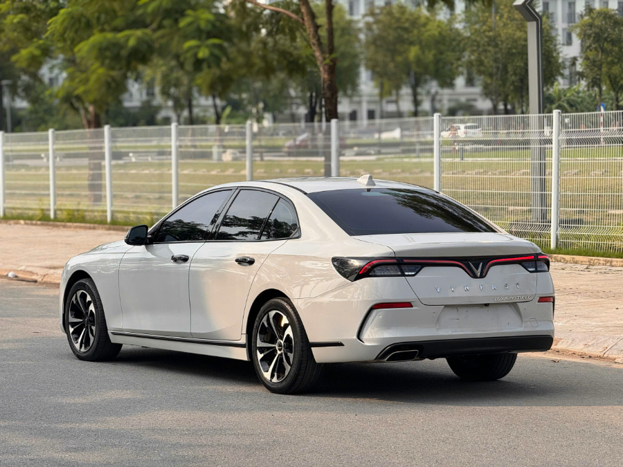 Hình ảnh xe Lux A Base Nâu 2021 đi 7,2 vạn