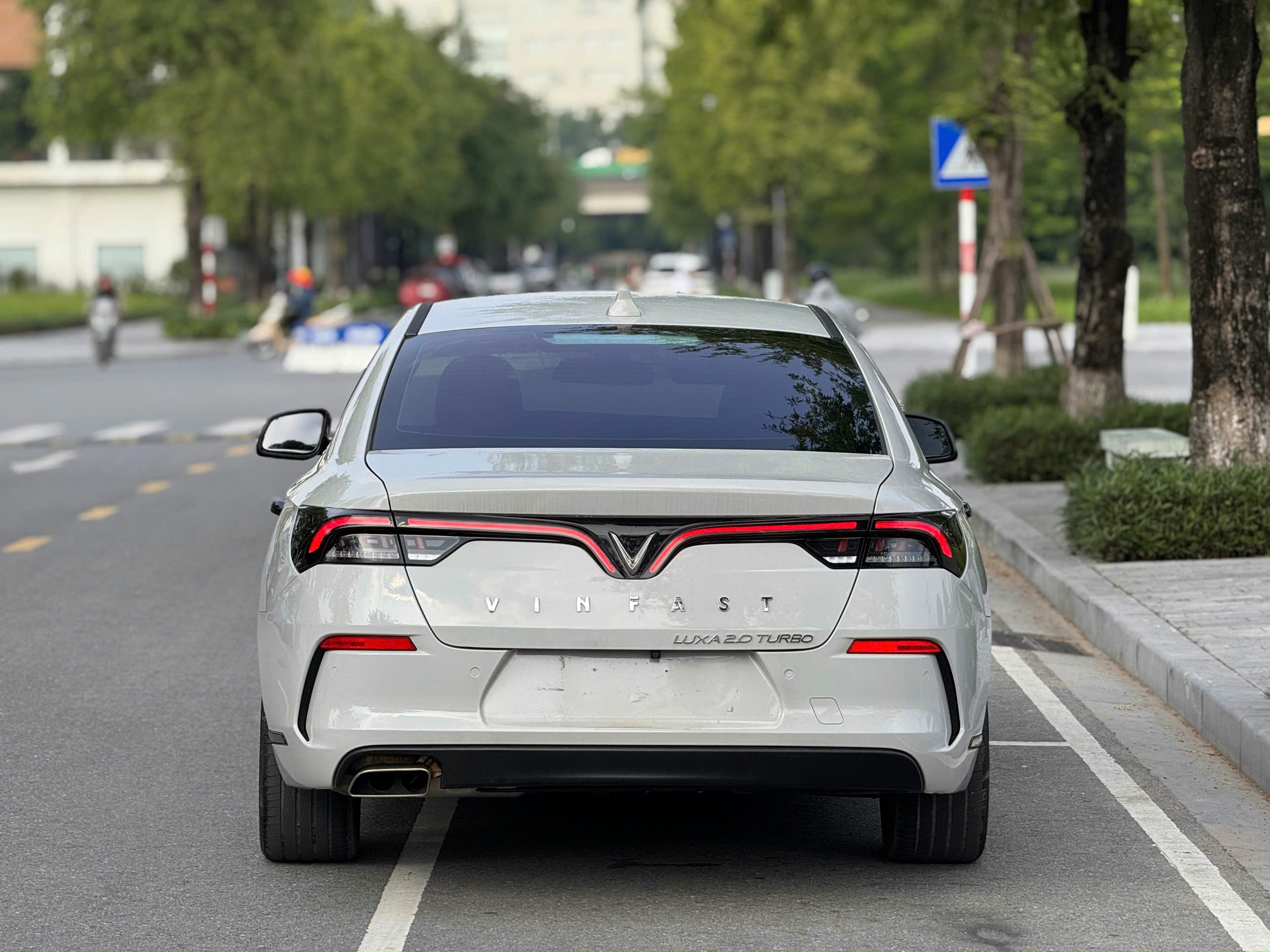 Hình ảnh xe Lux A Base Nâu 2021 đi 7,2 vạn