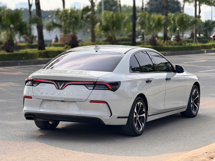 Hình ảnh xe Lux A Base Nâu 2021 đi 7,2 vạn