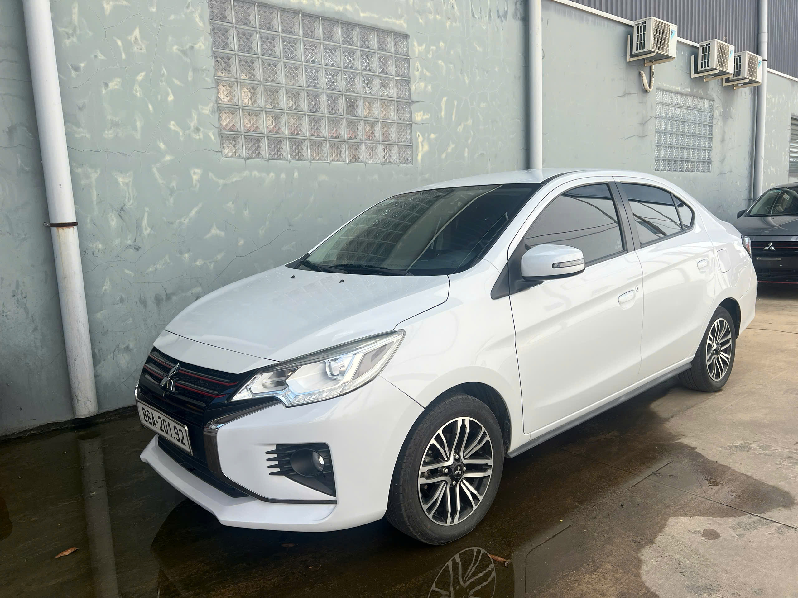 Hình ảnh xe Thanh lý XE LÁI THỬ- ATTRAGE PREMIUM 2023- MÀU TRẮNG