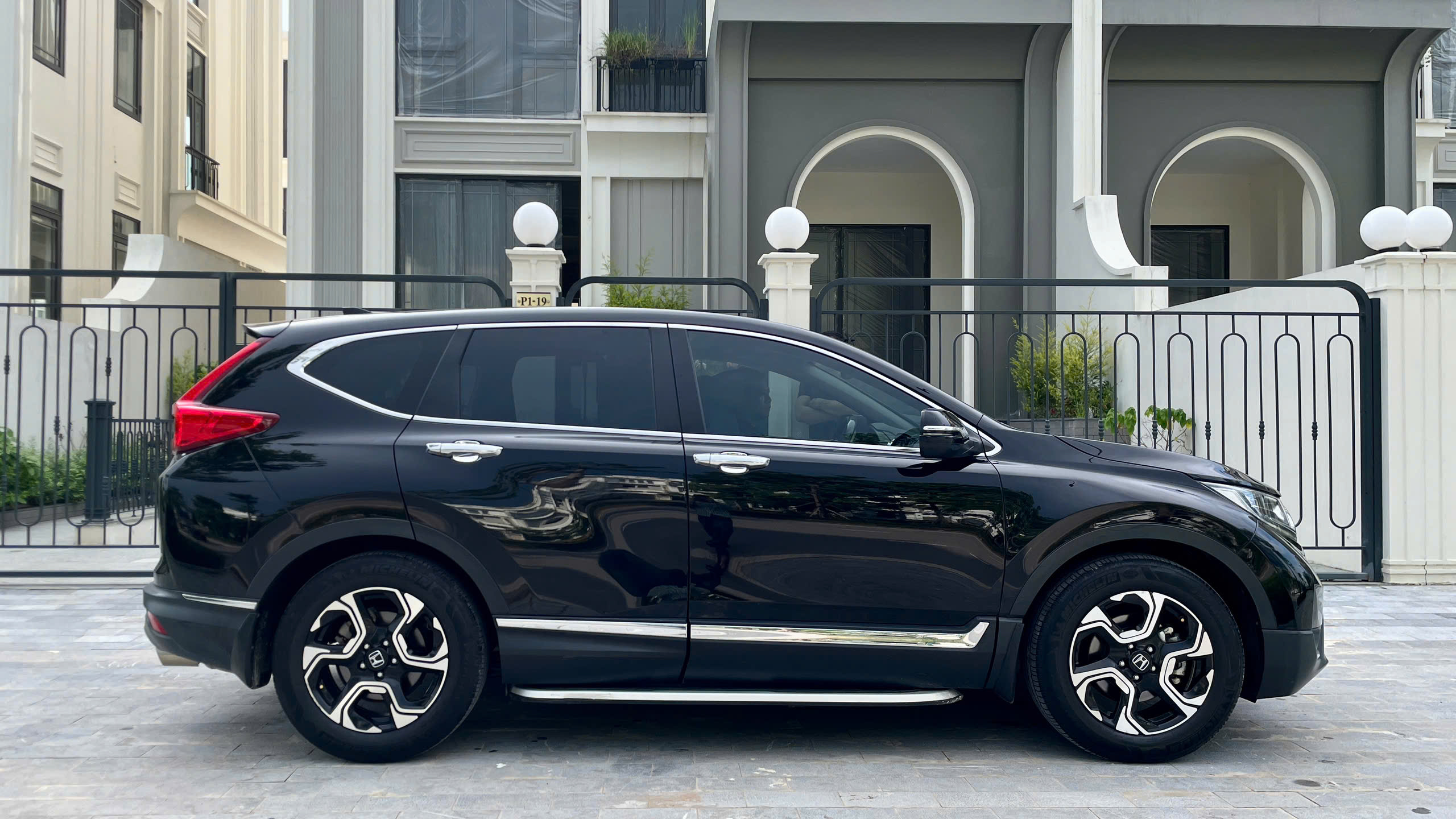 Hình ảnh xe HONDA CR-V 2018 ĐEN - 50,000KM
