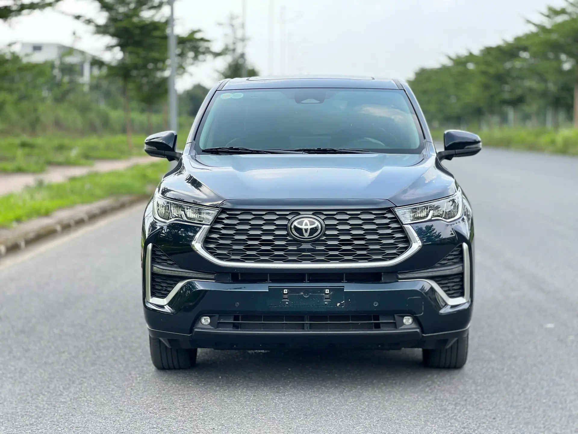 Hình ảnh xe TOYOTA INNOVA CROSS 2.0 CVT 2024 - 5.000KM