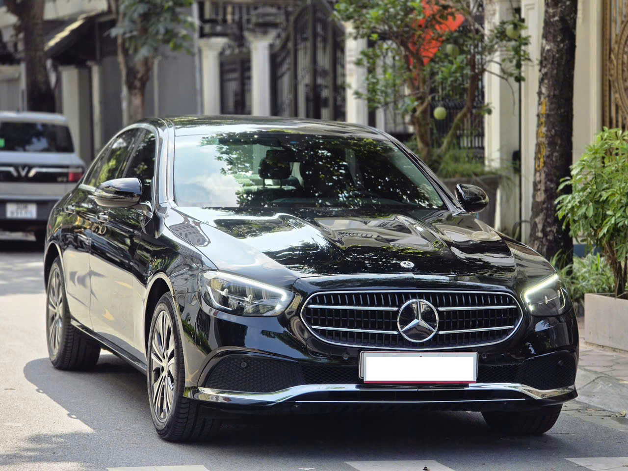 Hình ảnh xe MERCEDES-BENZ E-CLASS E180 2022 - 2.000KM
