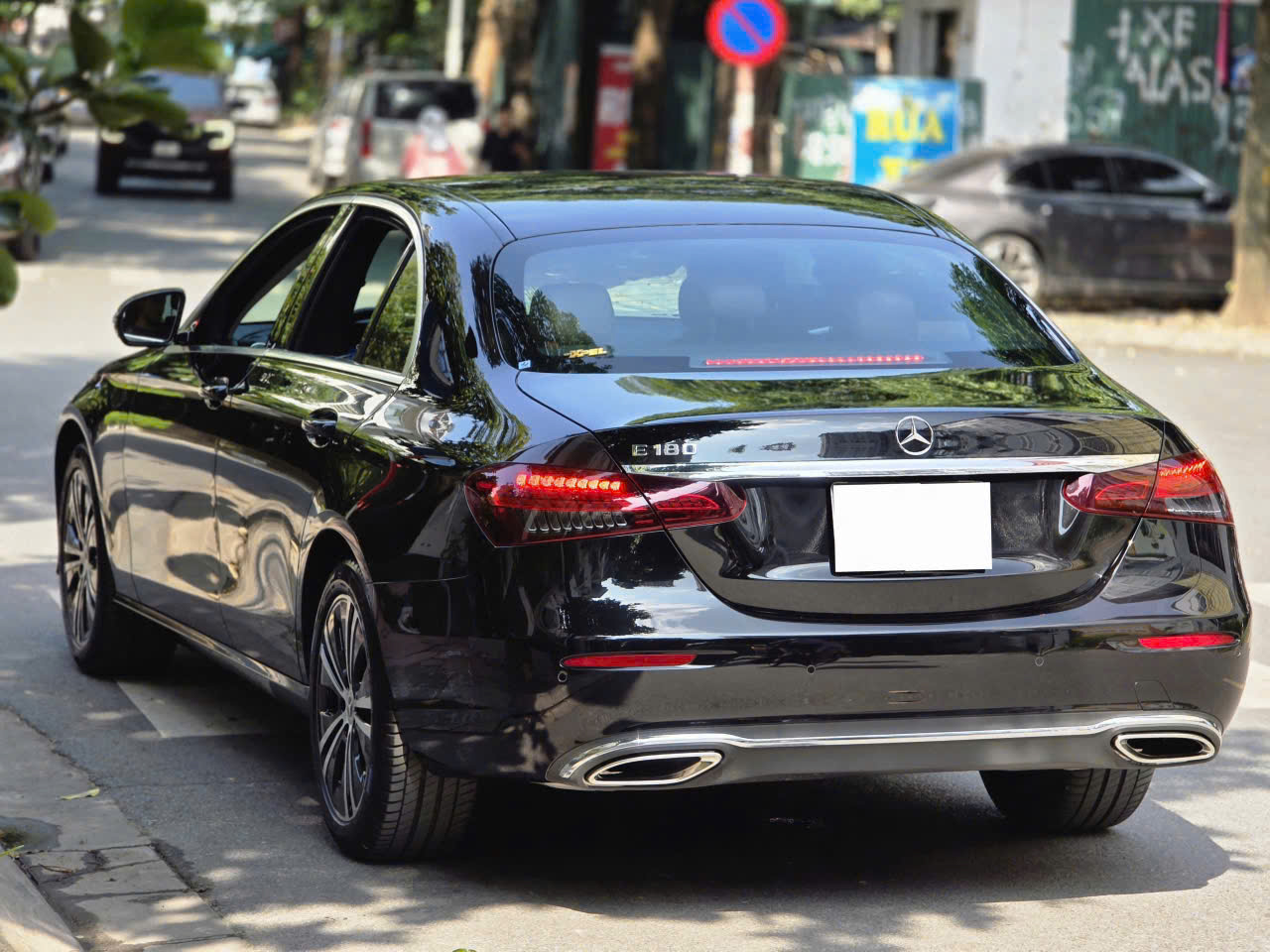 Hình ảnh xe MERCEDES-BENZ E-CLASS E180 2022 - 2.000KM
