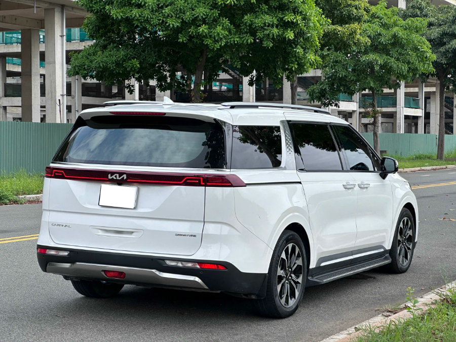 Hình ảnh xe KIA CARNIVAL 2.2D SIGNATURE 2023 - 46.000KM