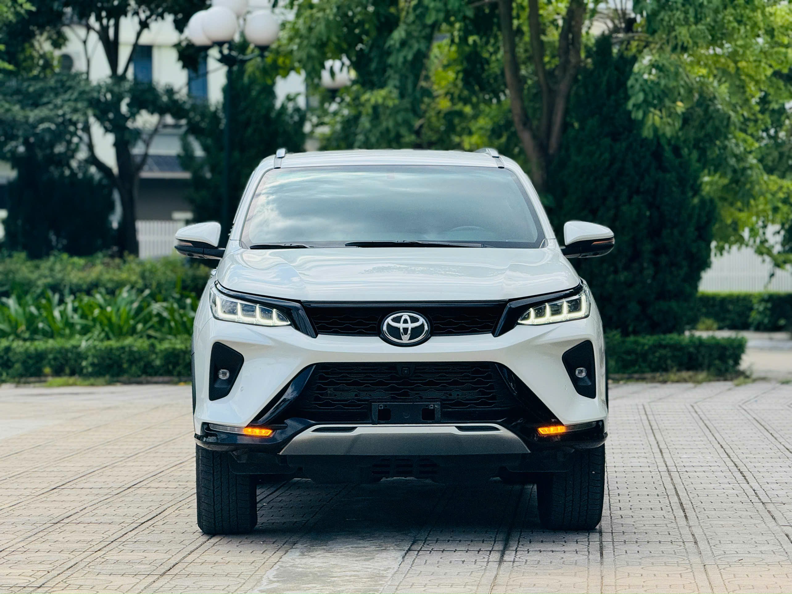 Hình ảnh xe TOYOTA LEGENDER 2.4L 4X2 2024 - 20.000KM