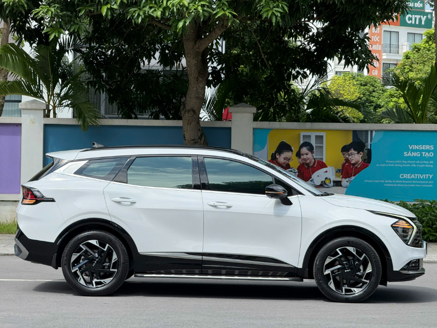 Hình ảnh xe KIA SPORTAGE 2.0 SIGNATURE 2025 - 14.000KM