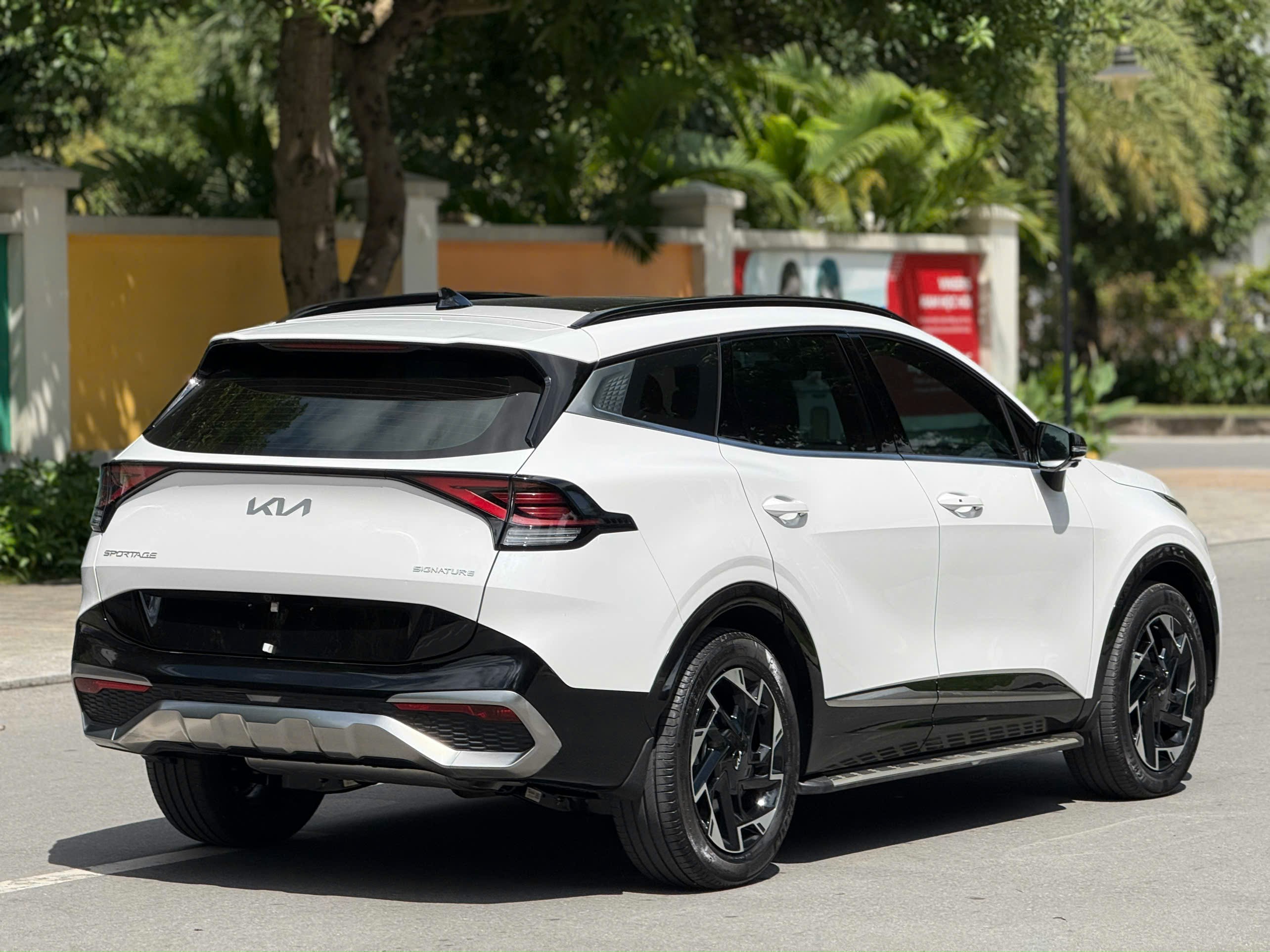 Hình ảnh xe KIA SPORTAGE 2.0 SIGNATURE 2025 - 14.000KM
