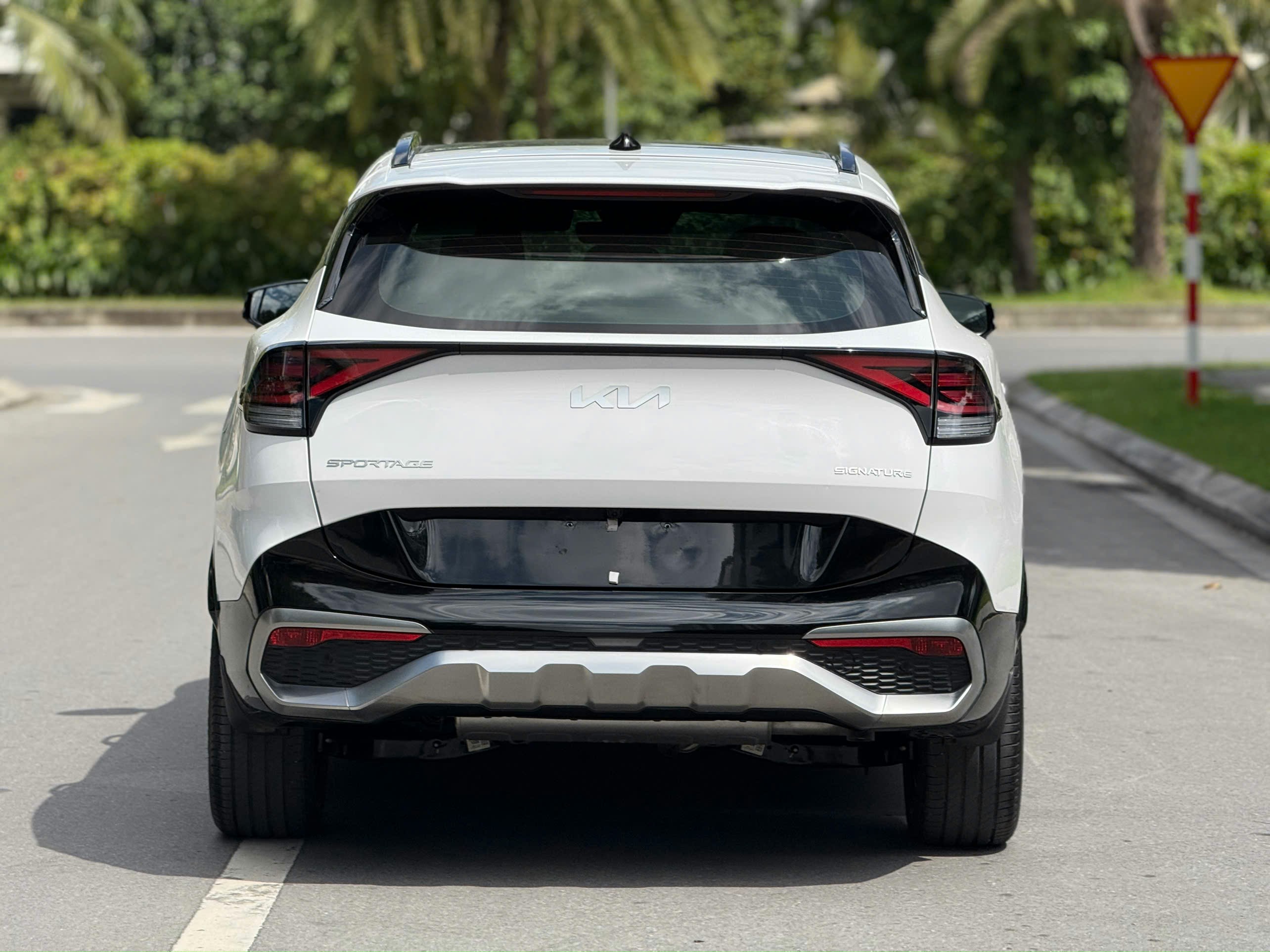 Hình ảnh xe KIA SPORTAGE 2.0 SIGNATURE 2025 - 14.000KM