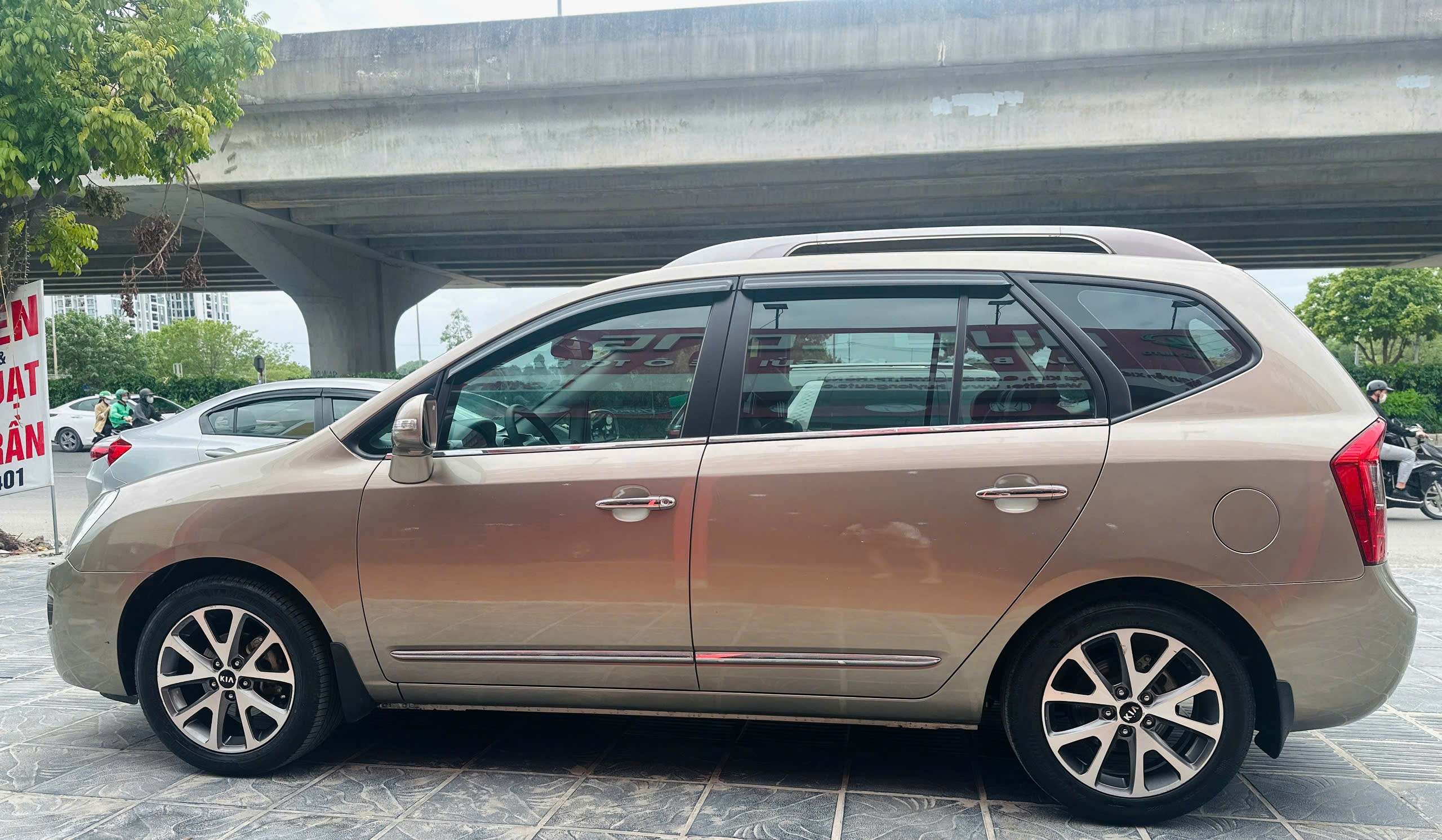 Hình ảnh xe KIA CARENS FULL 2014 - 83.000KM