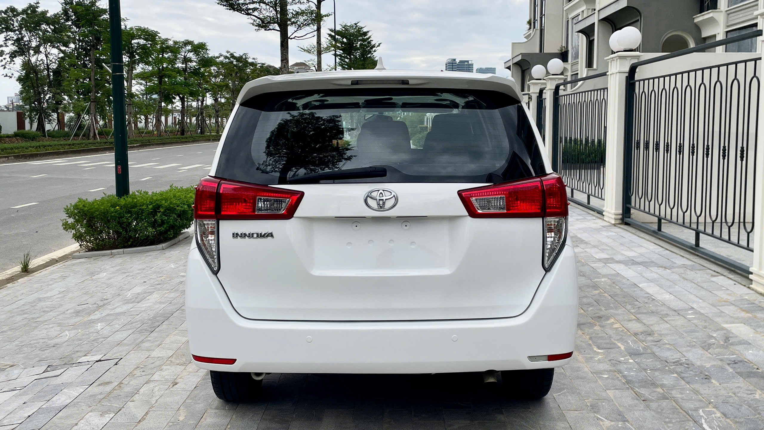 Hình ảnh xe TOYOTA INNOVA 2.0 E MT 2020 TRẮNG - 127,000KM