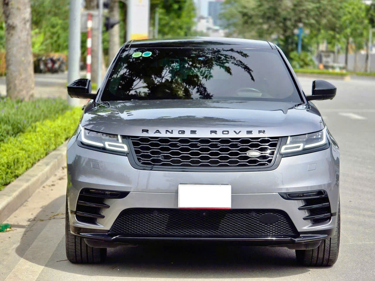 Hình ảnh xe LAND ROVER RANGE ROVER VELAR R-DYNAMIC SE 2.0 2019 - 86.000KM