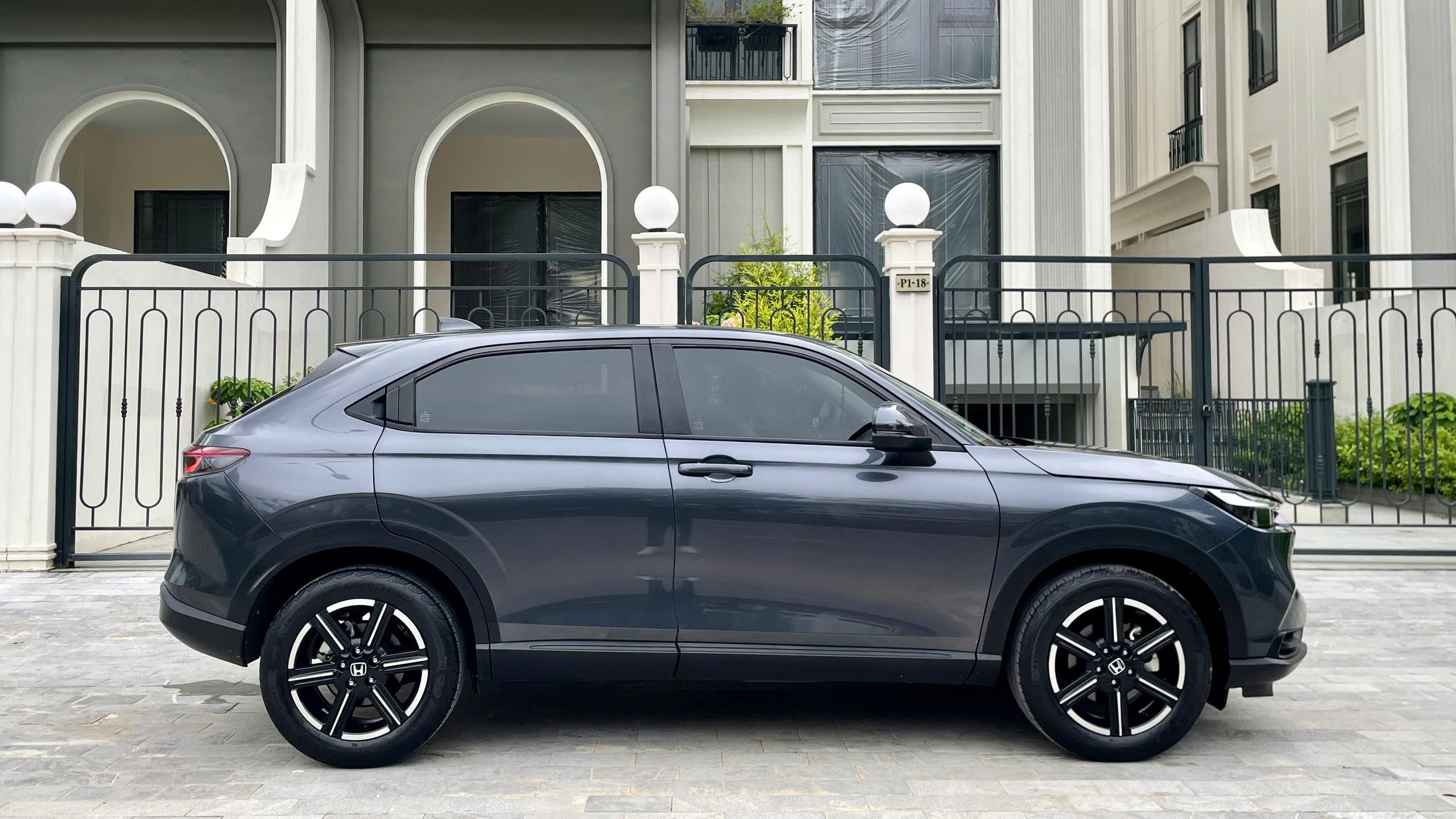 Hình ảnh xe HONDA HR-V 2023 XÁM - 20000KM