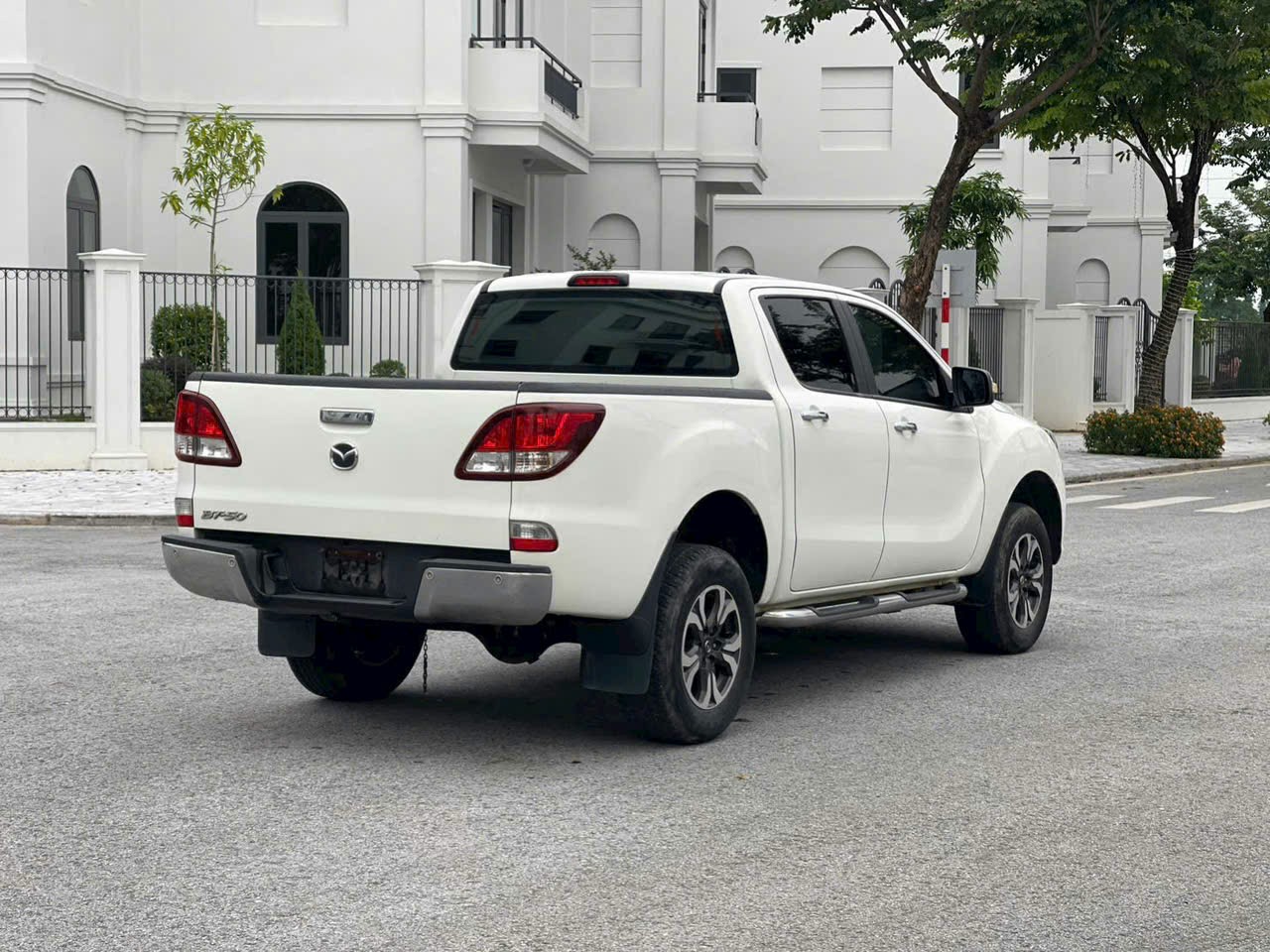 Hình ảnh xe MAZDA BT-50 2.2L 4X2 AT 2016 - 120.000KM