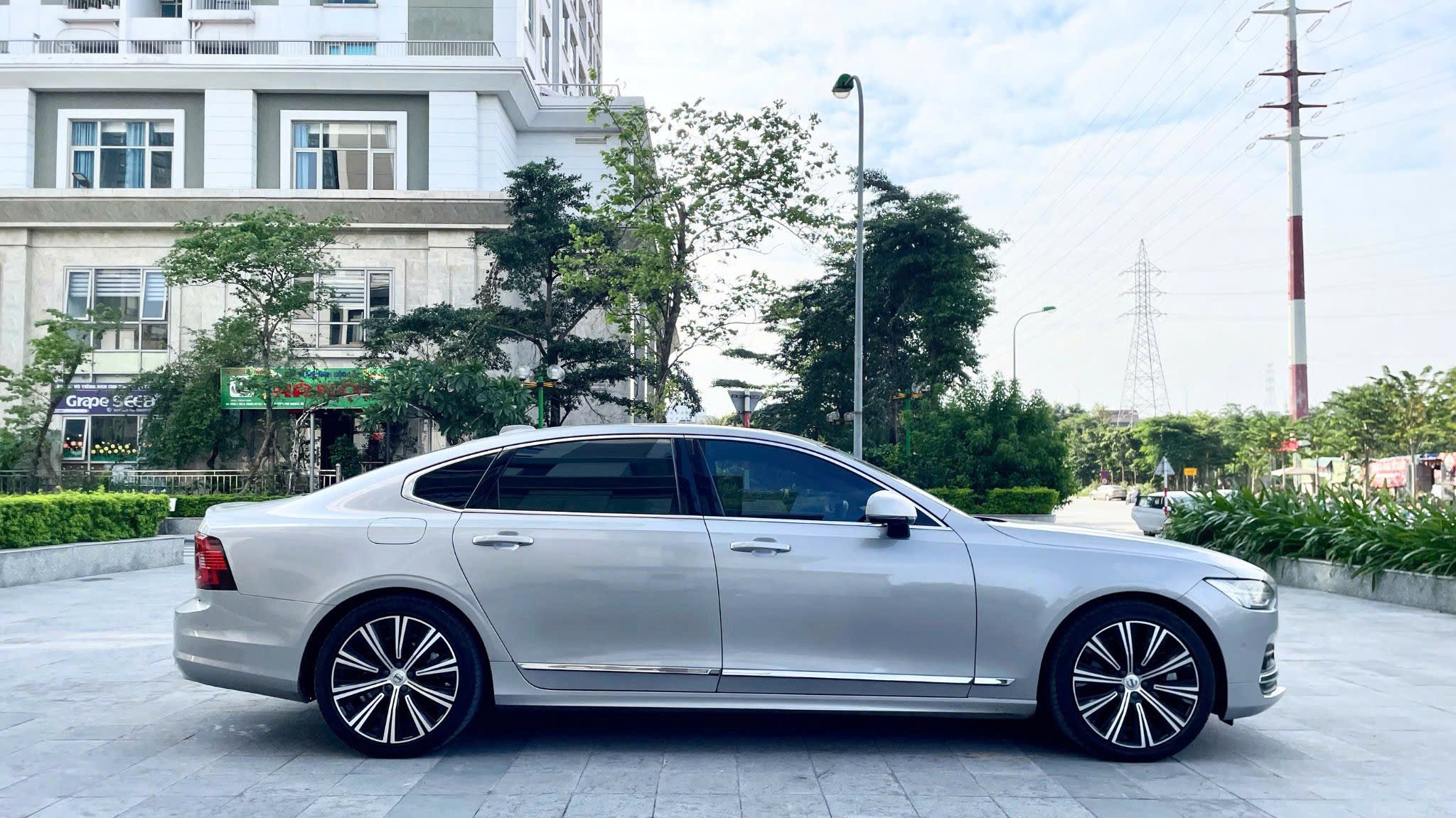 Hình ảnh xe VOLVO S90 LONG B6 2022 BẠC- 50,000KM