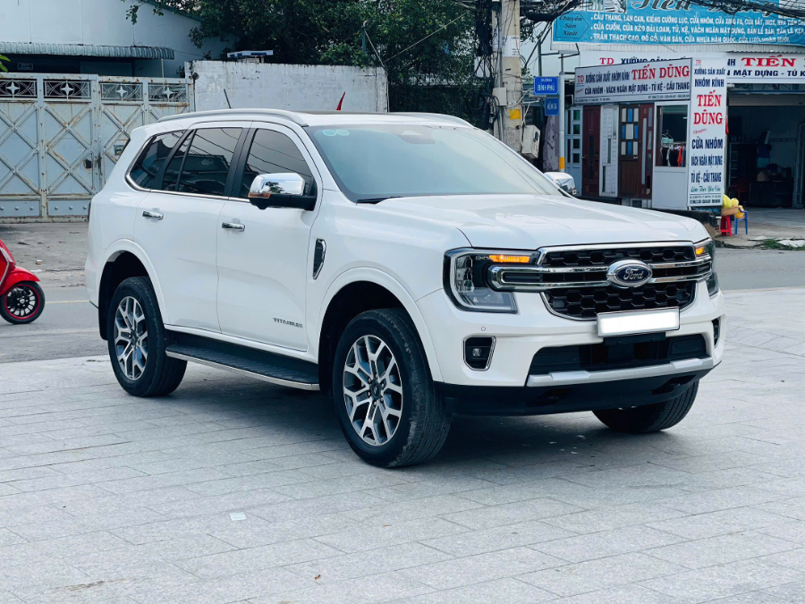 Hình ảnh xe FORD EVEREST 2024 - 7.600KM