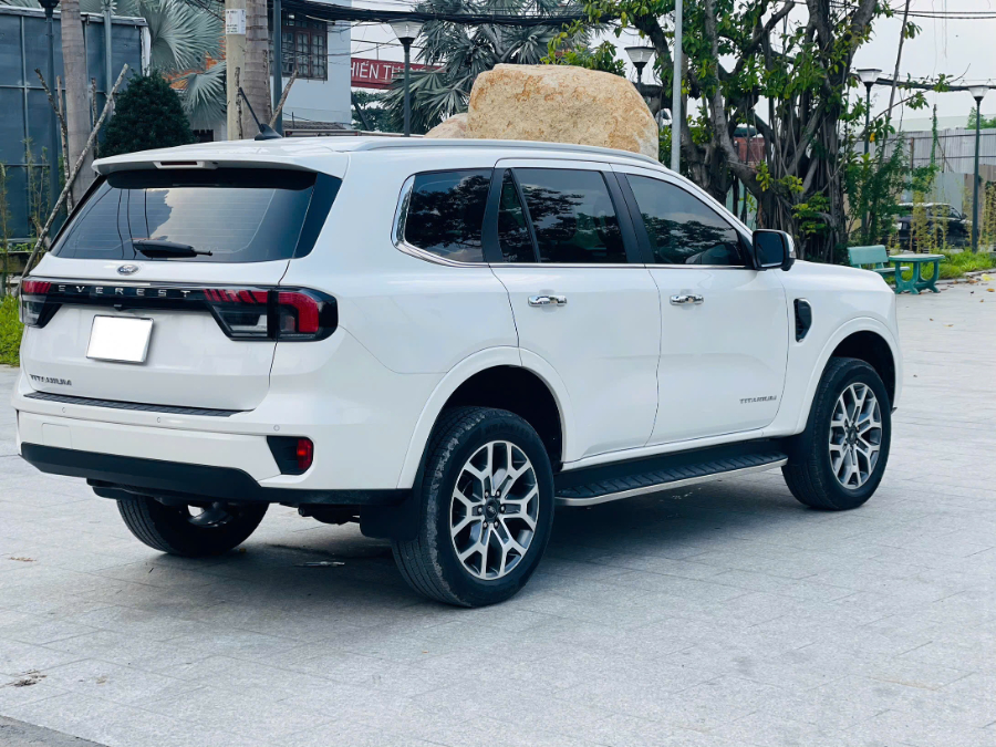Hình ảnh xe FORD EVEREST 2024 - 7.600KM