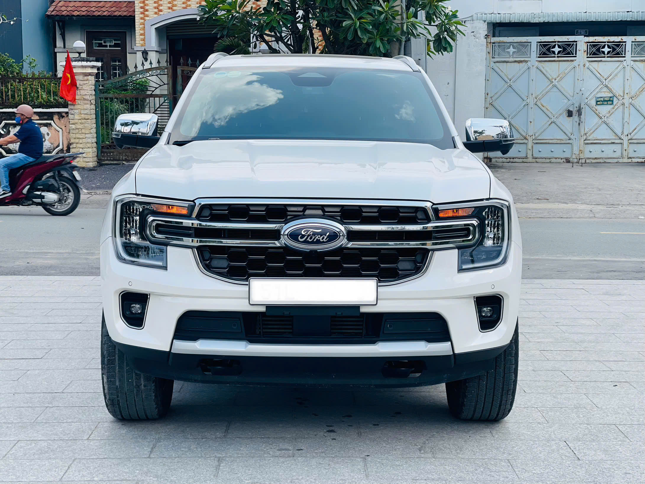 Hình ảnh xe FORD EVEREST 2024 - 7.600KM