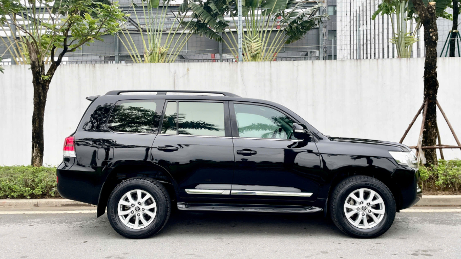 Hình ảnh xe TOYOTA LAND CRUISER V8 2019 ĐEN - 112,000KM