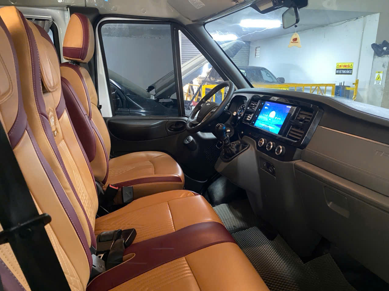 Hình ảnh xe FORD TRANSIT 2023 - 42,300KM