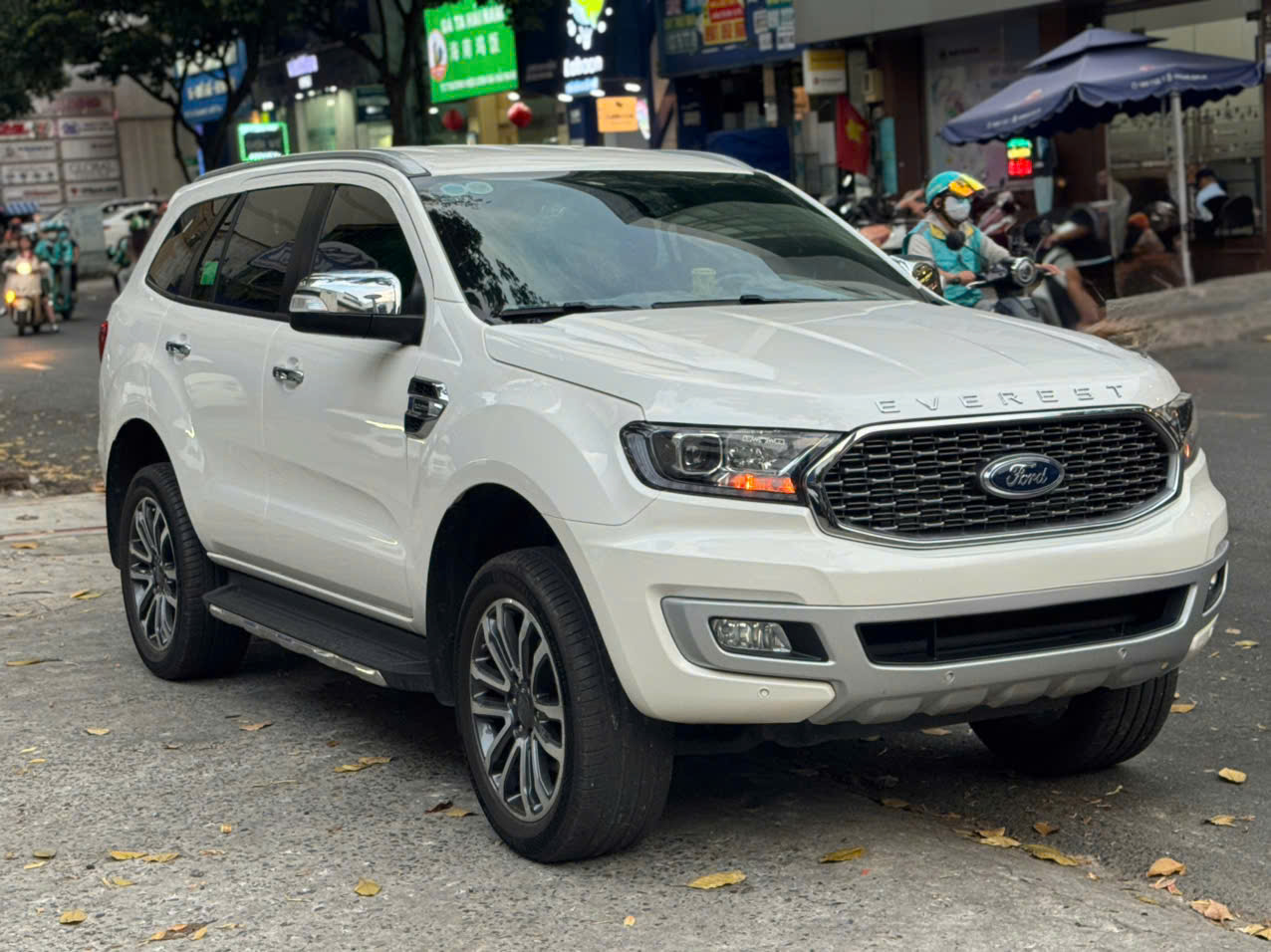 Hình ảnh xe FORD EVEREST 2022 - 20,000KM