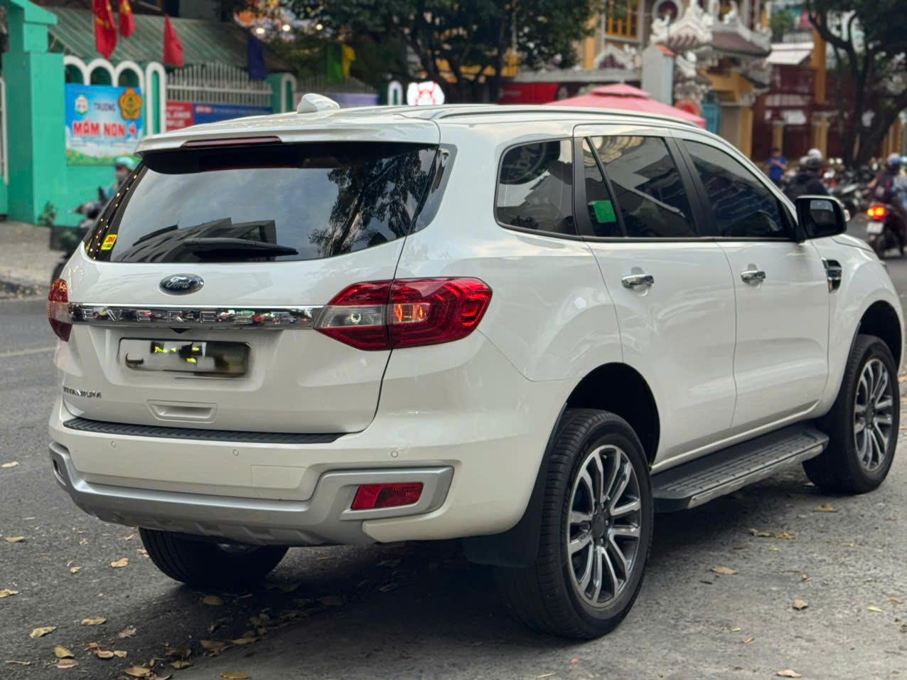 Hình ảnh xe FORD EVEREST 2022 - 20,000KM