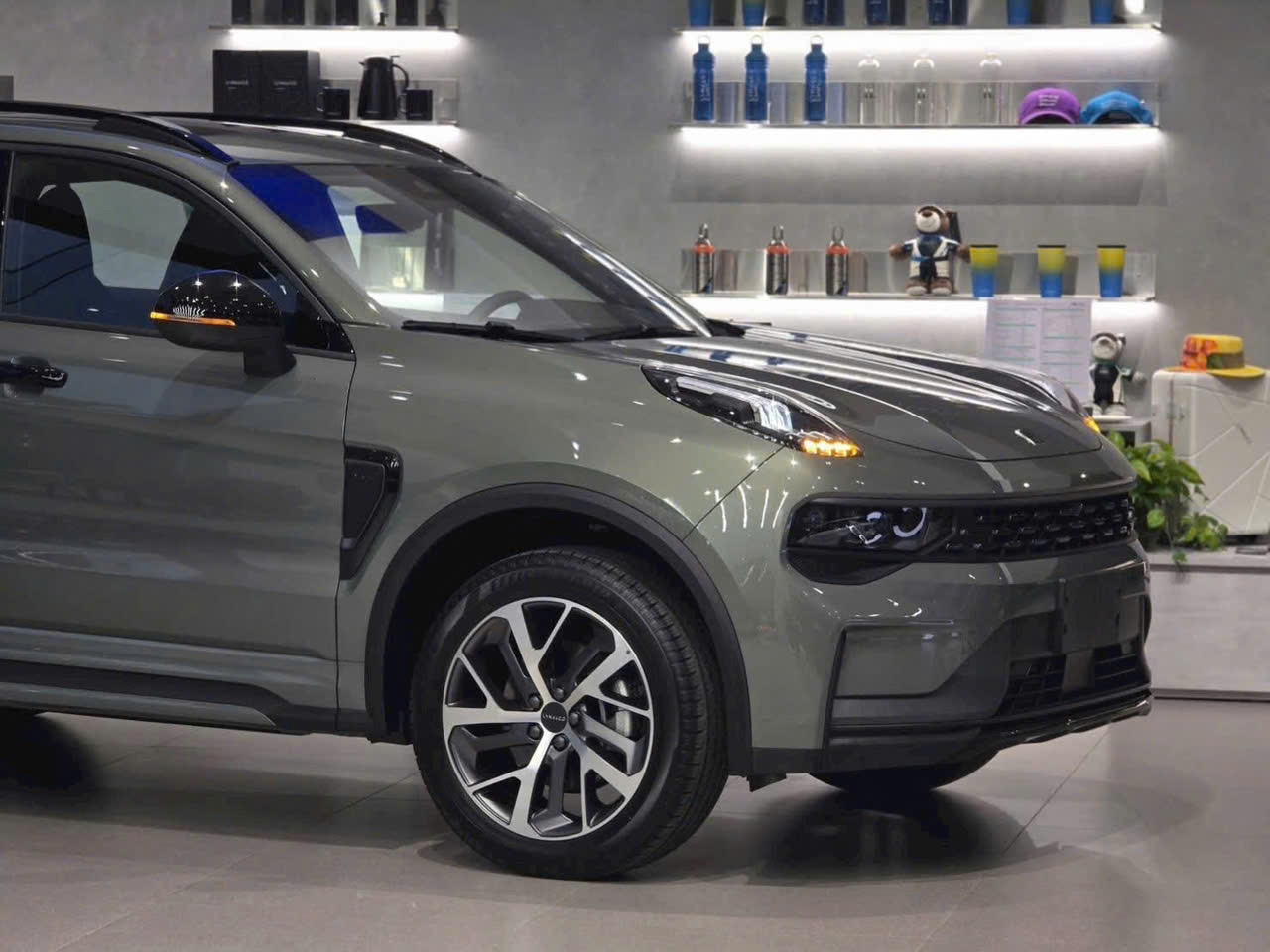 Hình ảnh xe LYNK & CO 01 2025