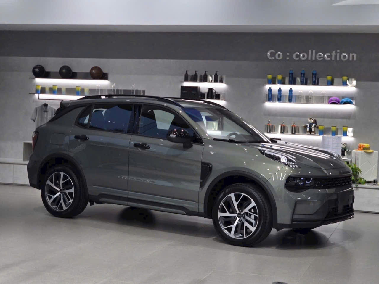 Hình ảnh xe LYNK & CO 01 2025