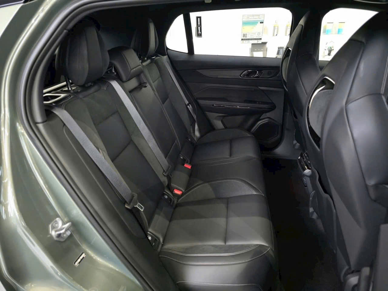 Hình ảnh xe LYNK & CO 01 2025