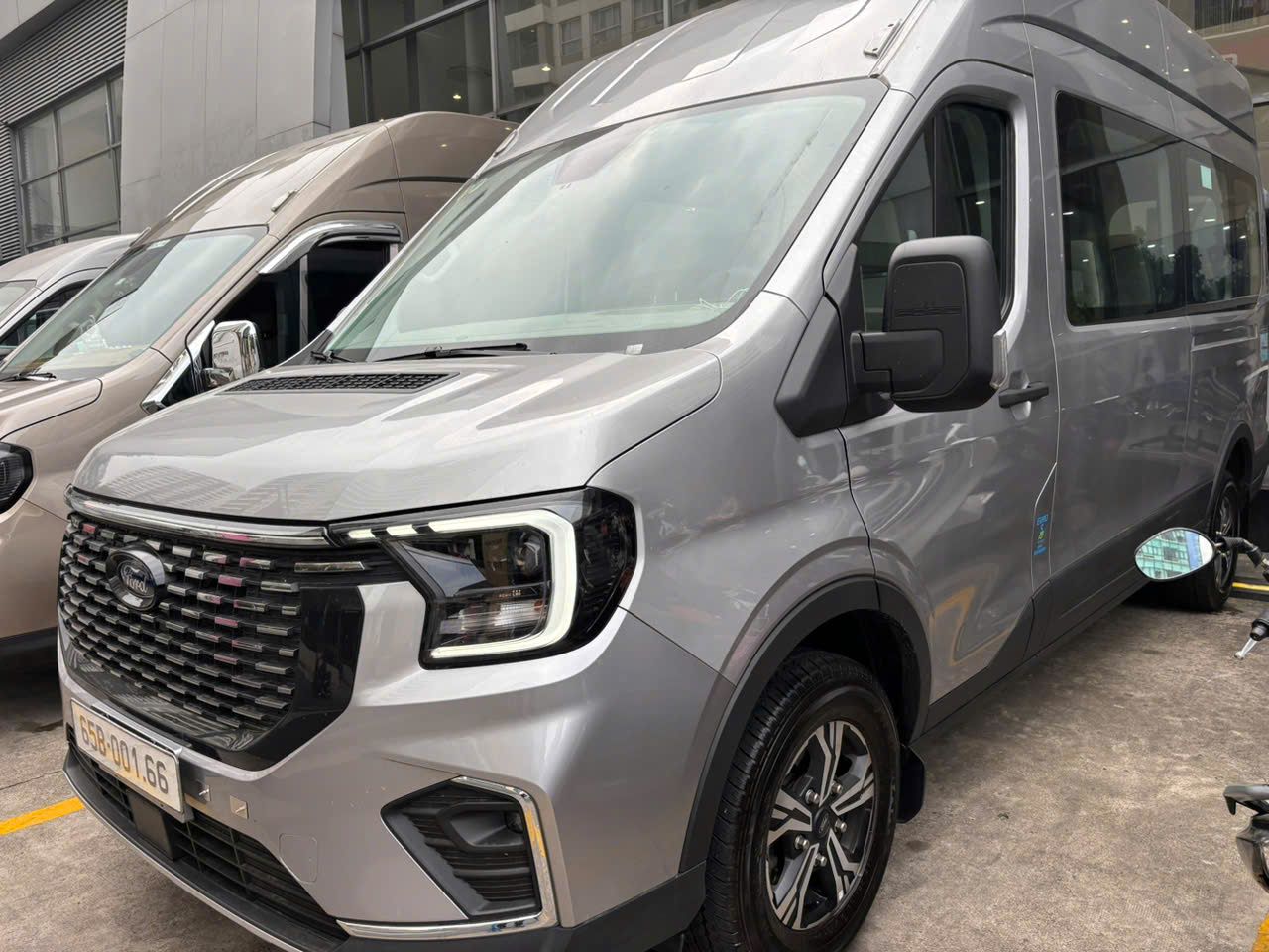Hình ảnh xe FORD TRANSIT 2024 - 3,000KM