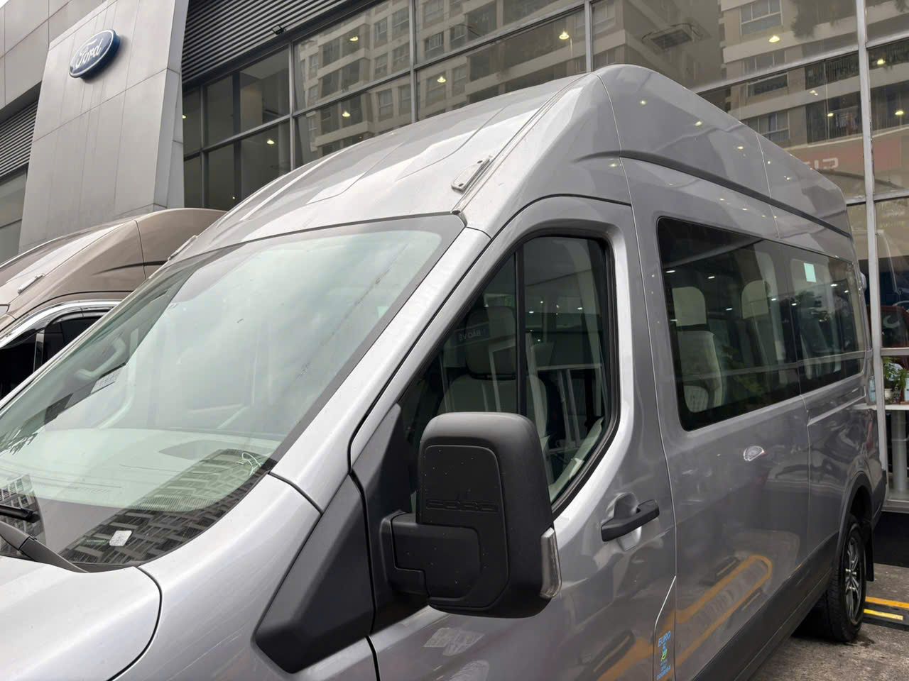 Hình ảnh xe FORD TRANSIT 2024 - 3,000KM