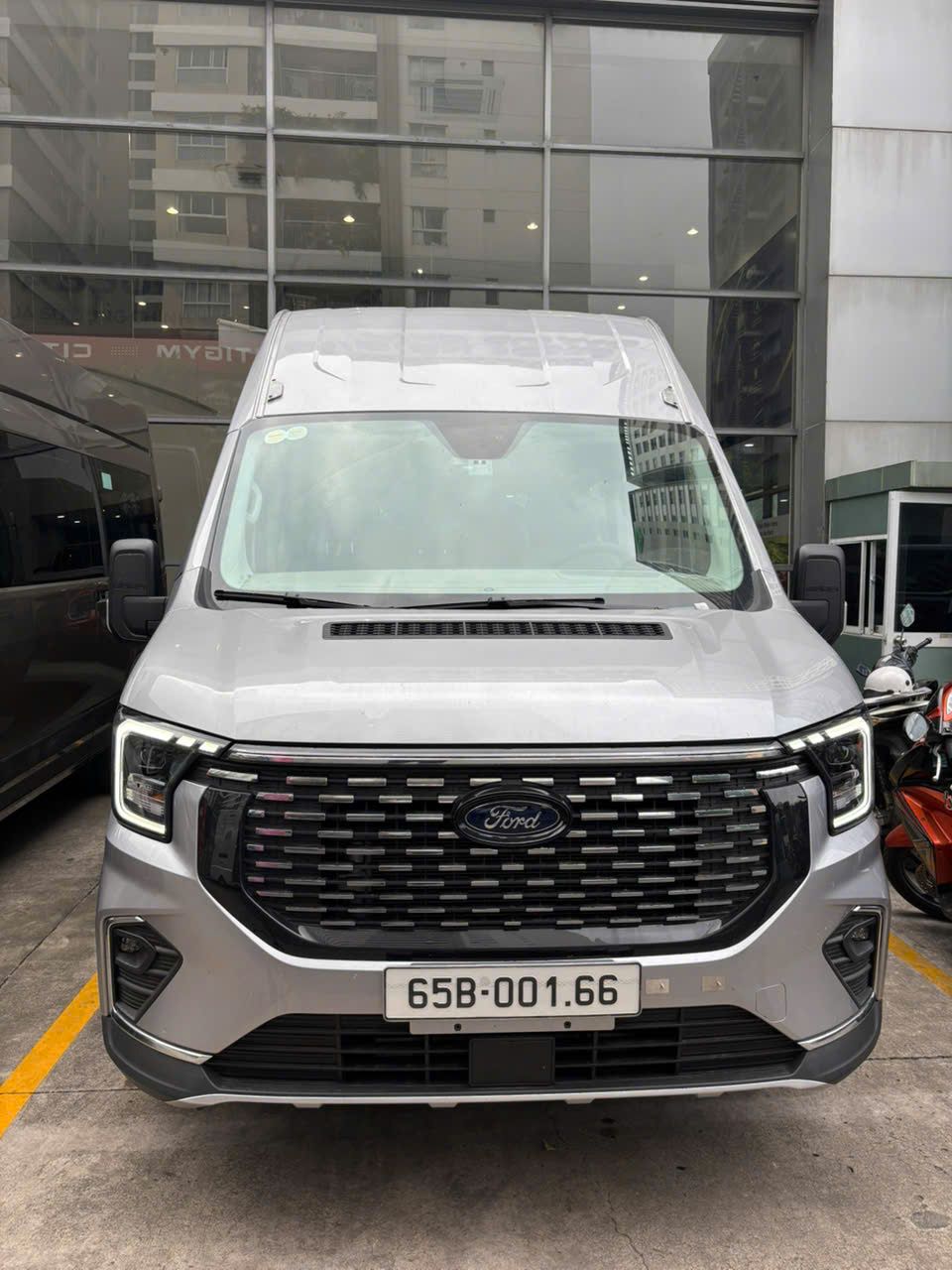 Hình ảnh xe FORD TRANSIT 2024 - 3,000KM