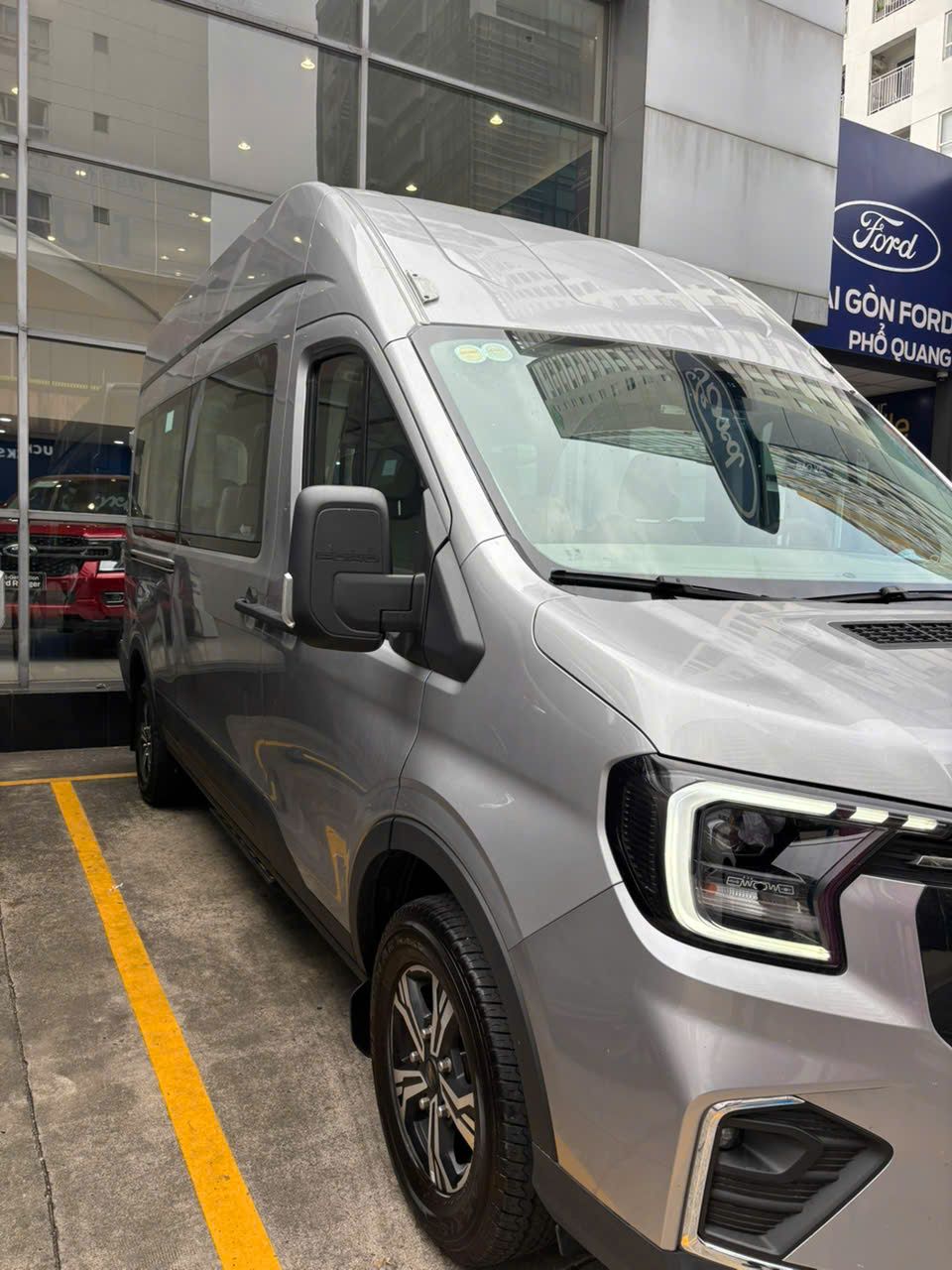Hình ảnh xe FORD TRANSIT 2024 - 3,000KM