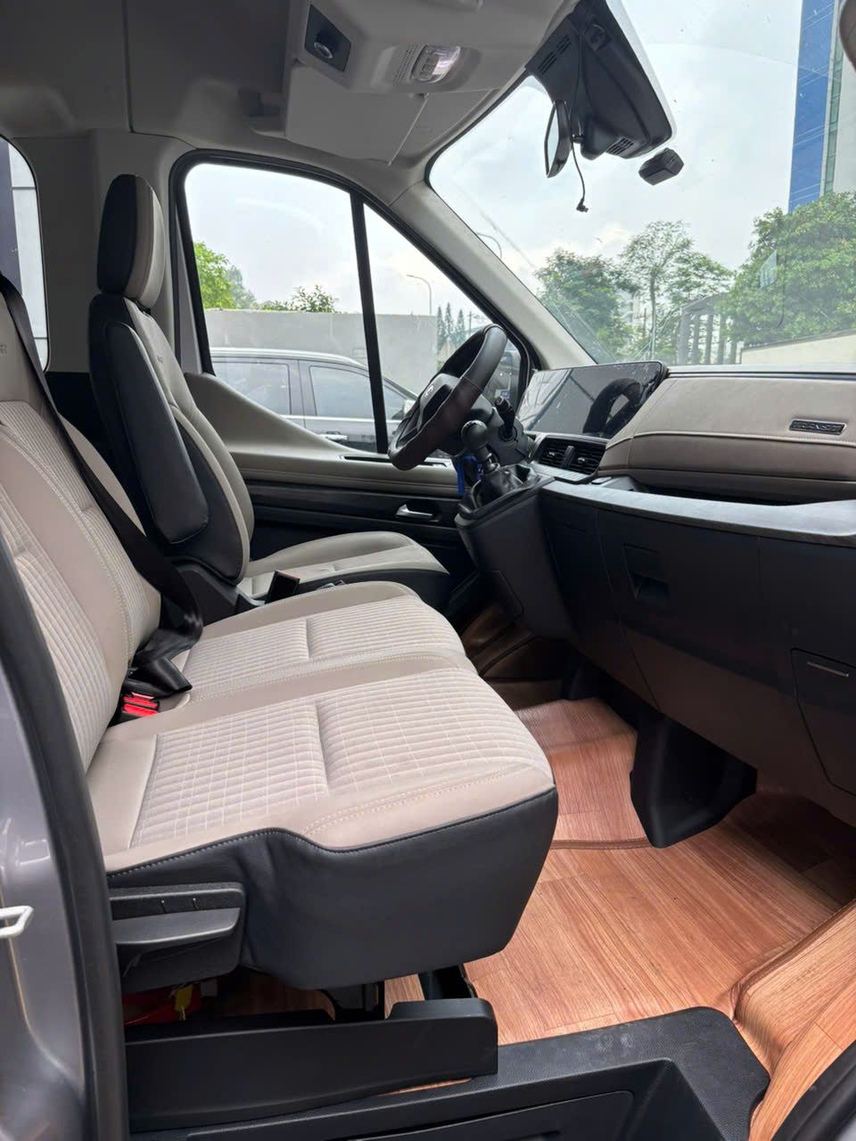 Hình ảnh xe FORD TRANSIT 2024 - 3,000KM