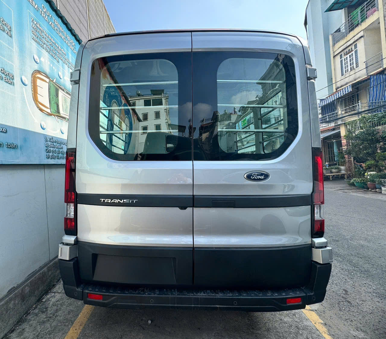 Hình ảnh xe FORD TRANSIT 2025 - 10,000KM
