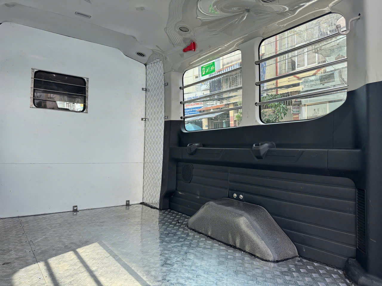 Hình ảnh xe FORD TRANSIT 2025 - 10,000KM