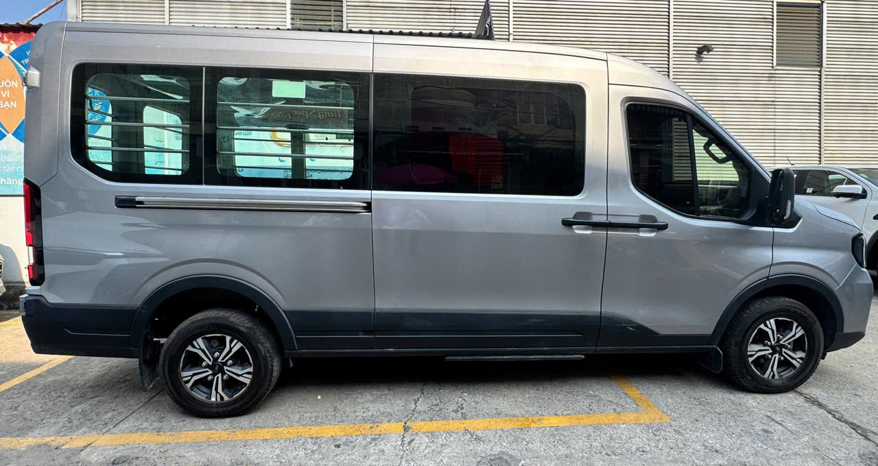 Hình ảnh xe FORD TRANSIT 2025 - 10,000KM