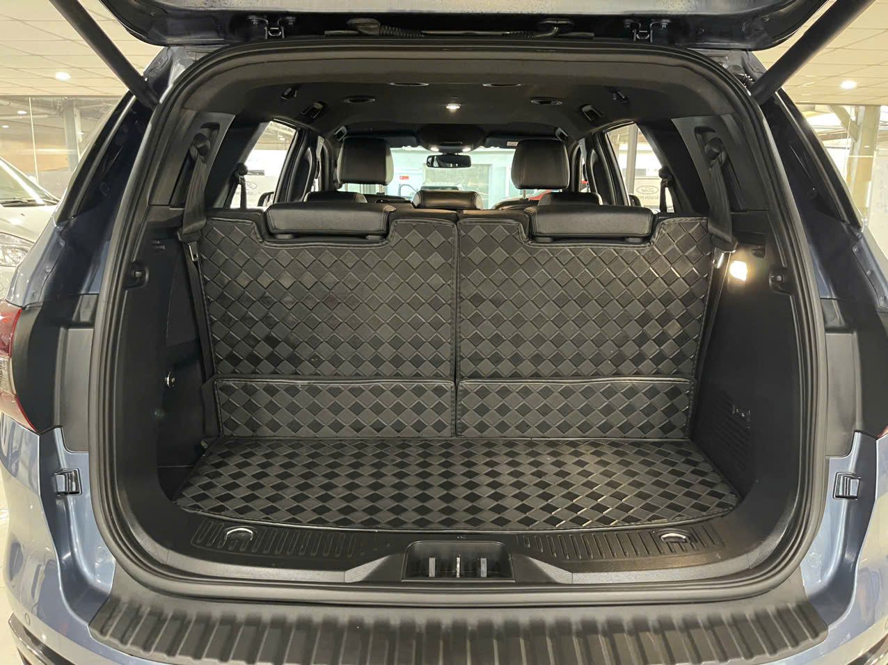 Hình ảnh xe FORD EVEREST 2018 - 102,000KM