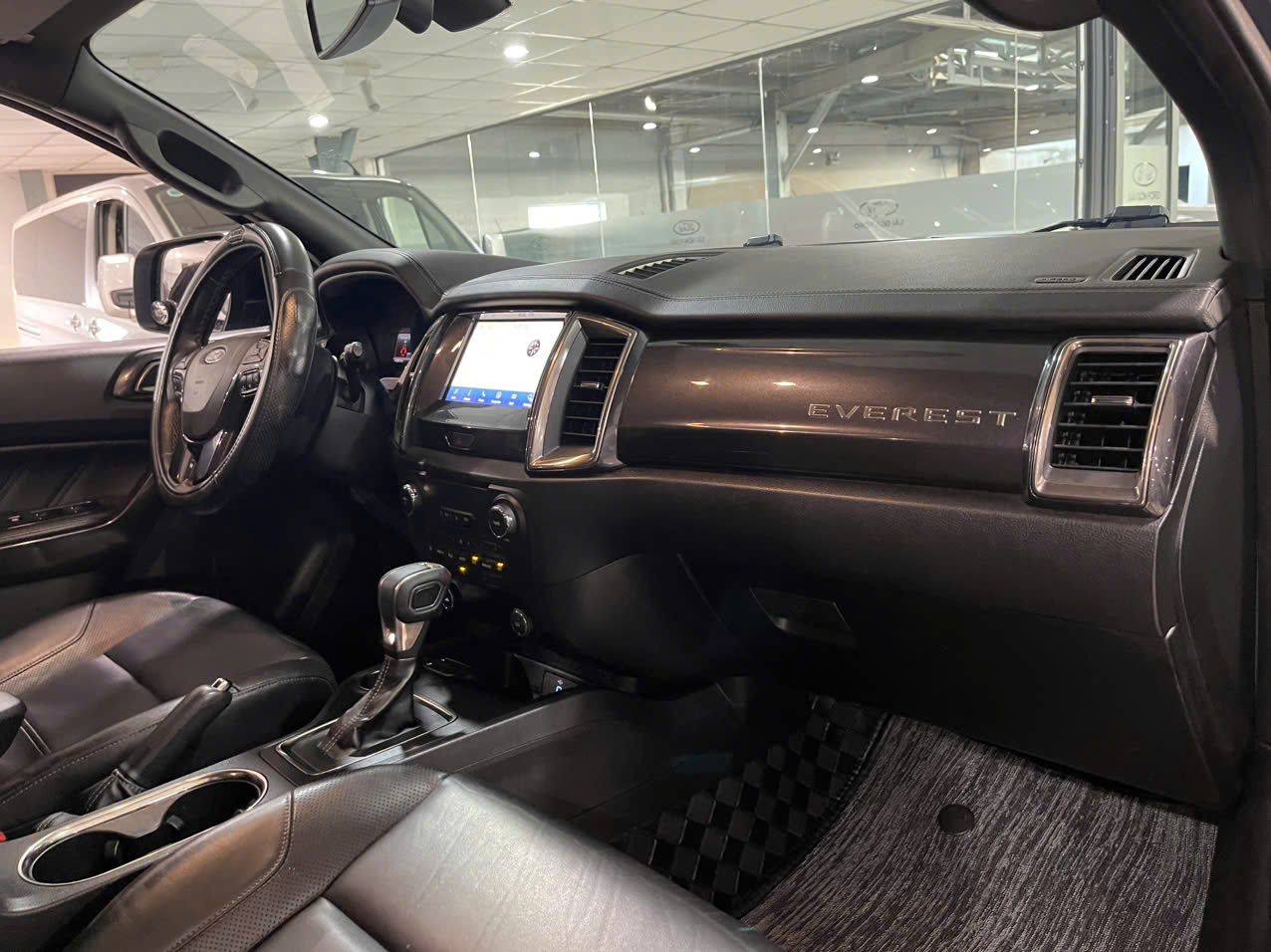 Hình ảnh xe FORD EVEREST 2018 - 102,000KM